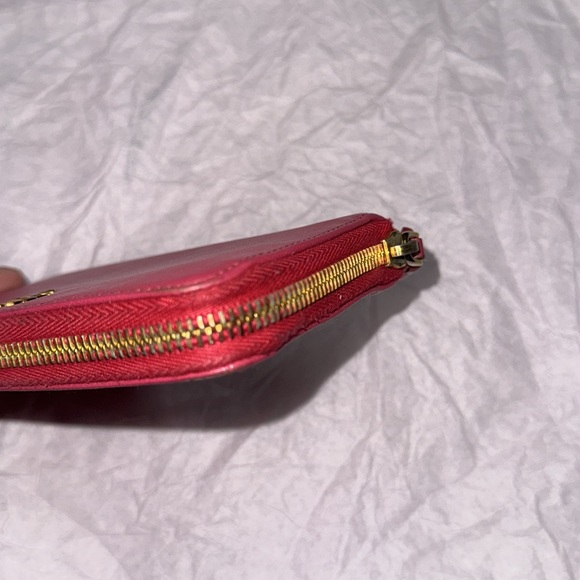 Prada Wallet - Picture 4 of 10
